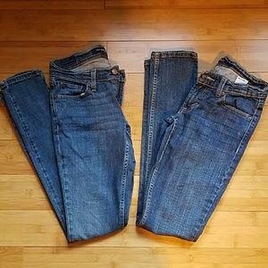 Two Levi's skinny jeans